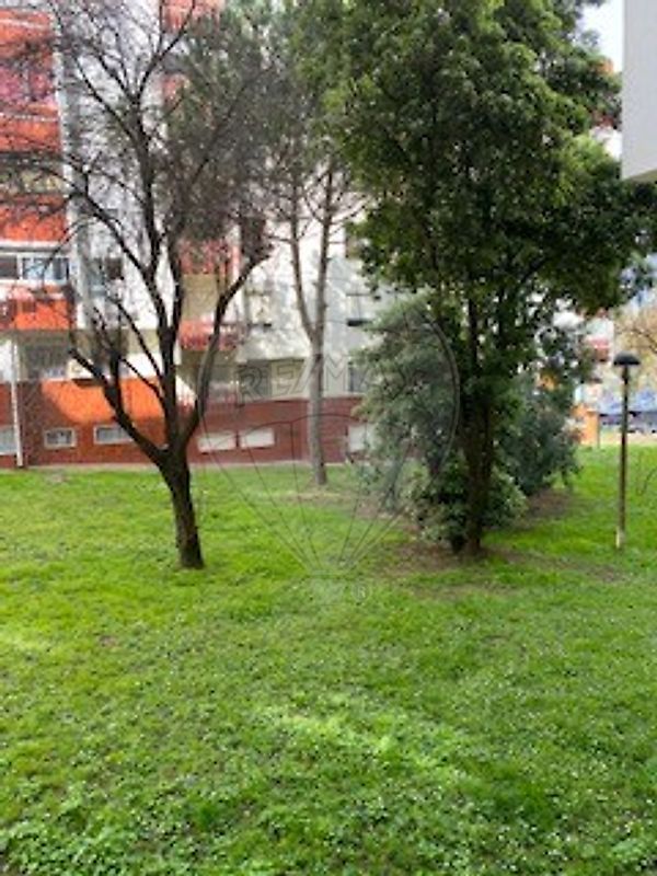 Apartamento T2 à venda em Amadora