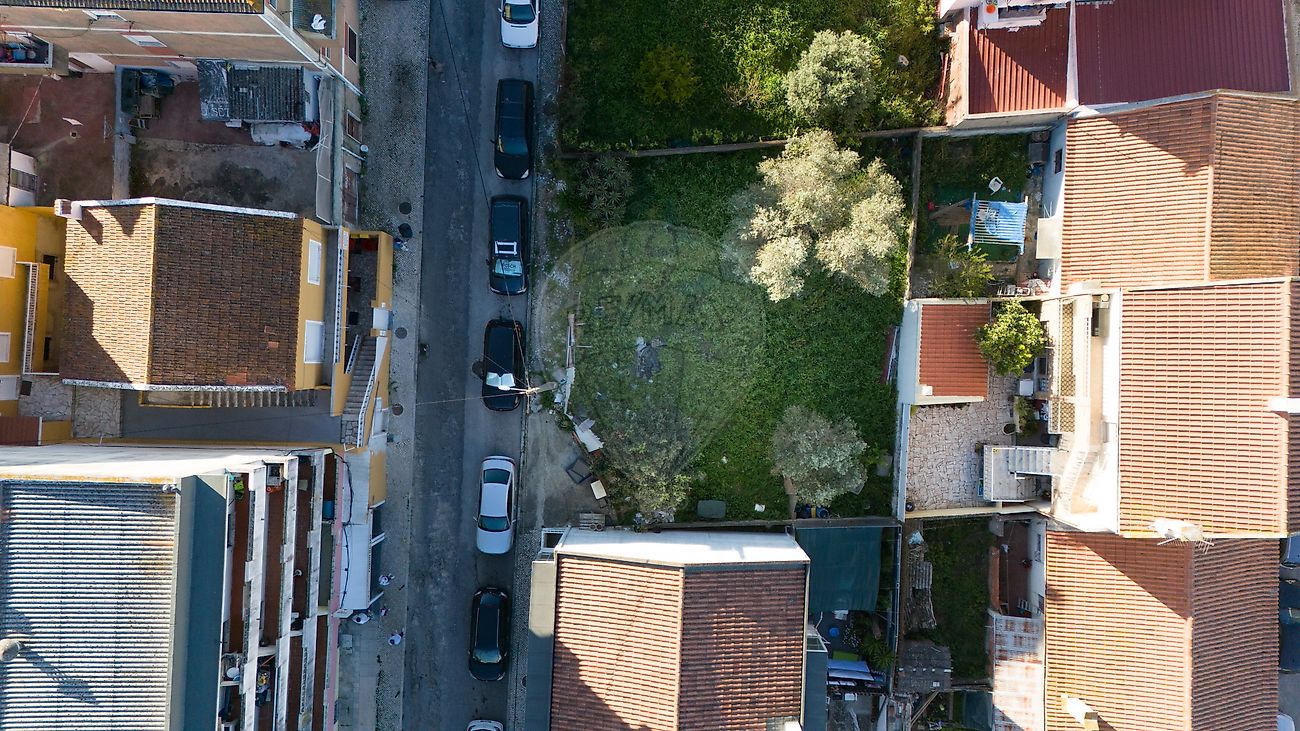 Terreno à venda em Loures