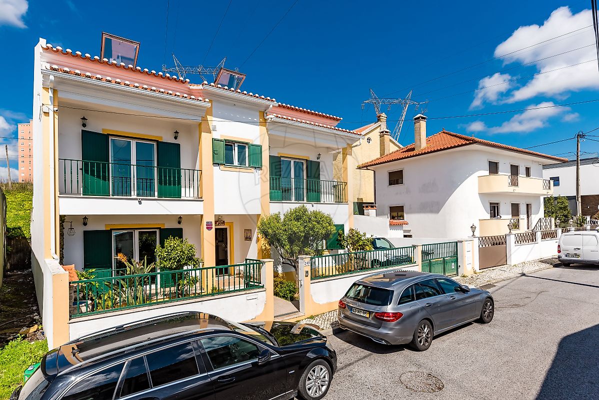 Moradia T5 à venda em Loures