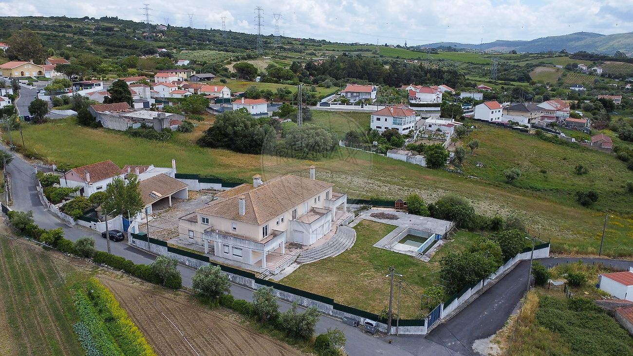 Moradia T8 à venda em Loures
