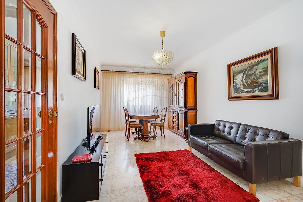 Apartamento T3 à venda em Loures