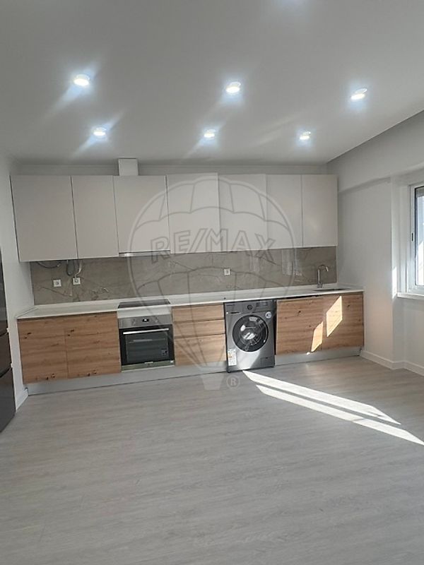 Apartamento T2 à venda em Amadora