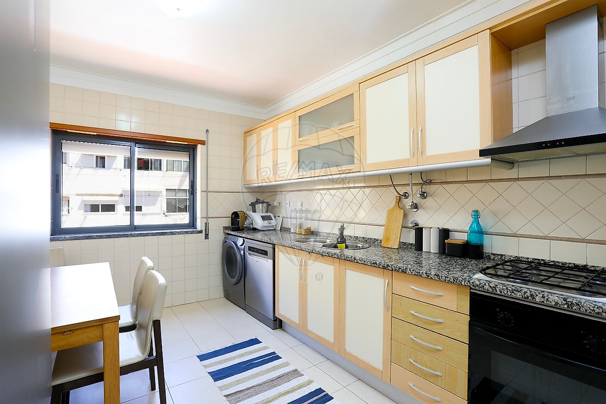 Apartamento - Baixa da Banheira e Vale da Amoreira, Moita, Setúbal
