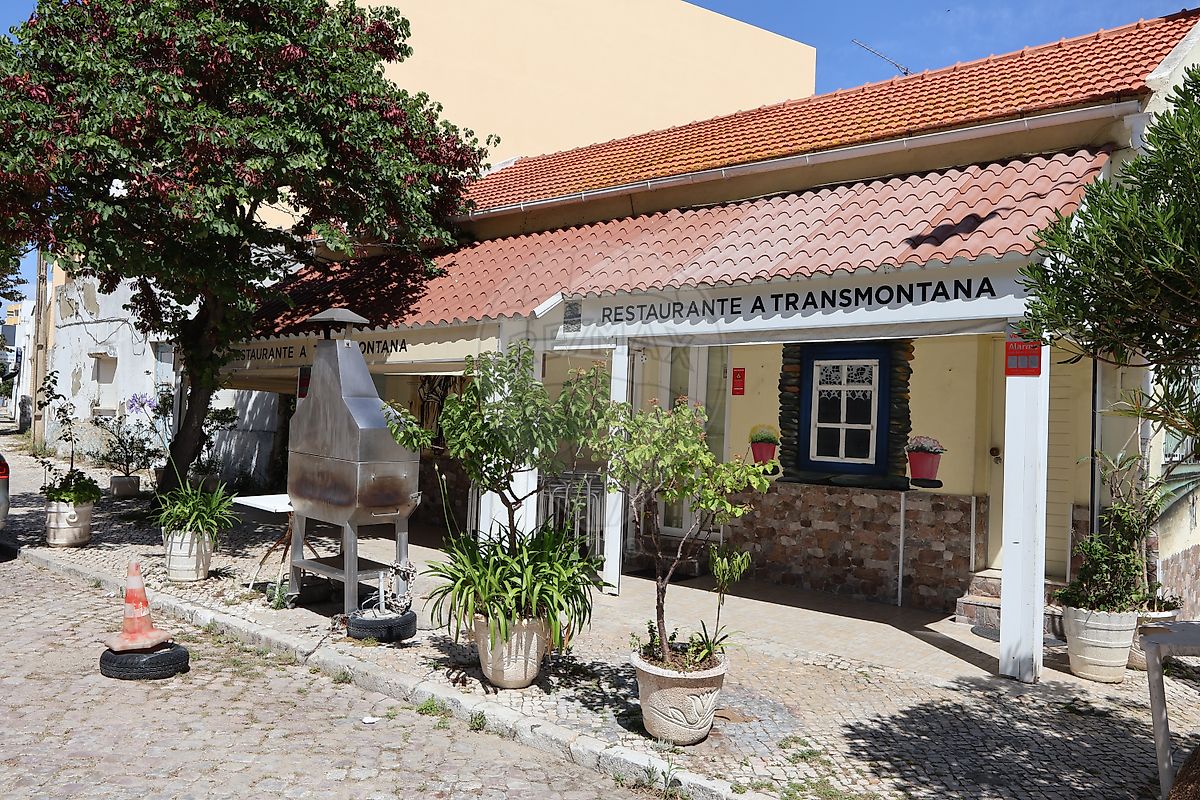 Apartamento T5 à venda em Almada