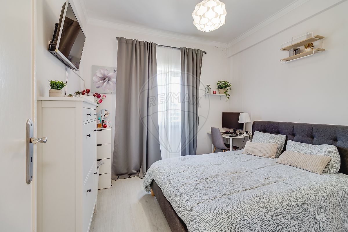 Apartamento T3 à venda em Amadora