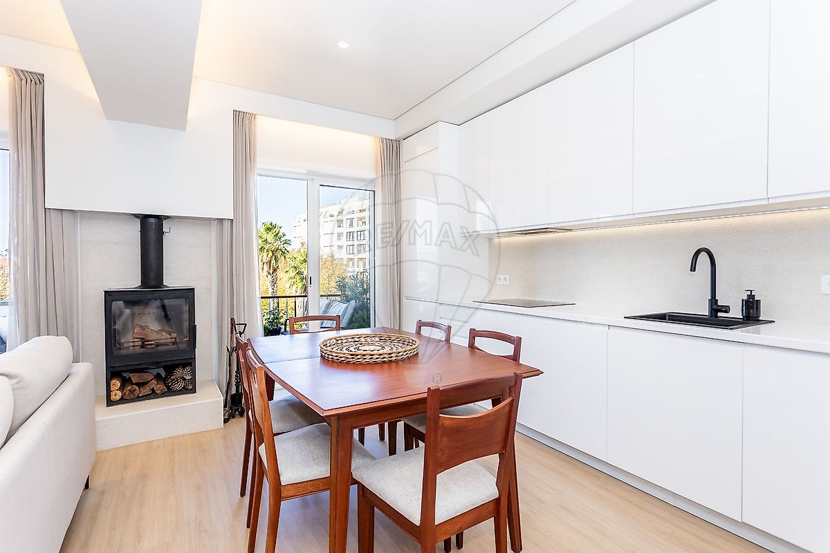 Apartamento T3 à venda em Almada