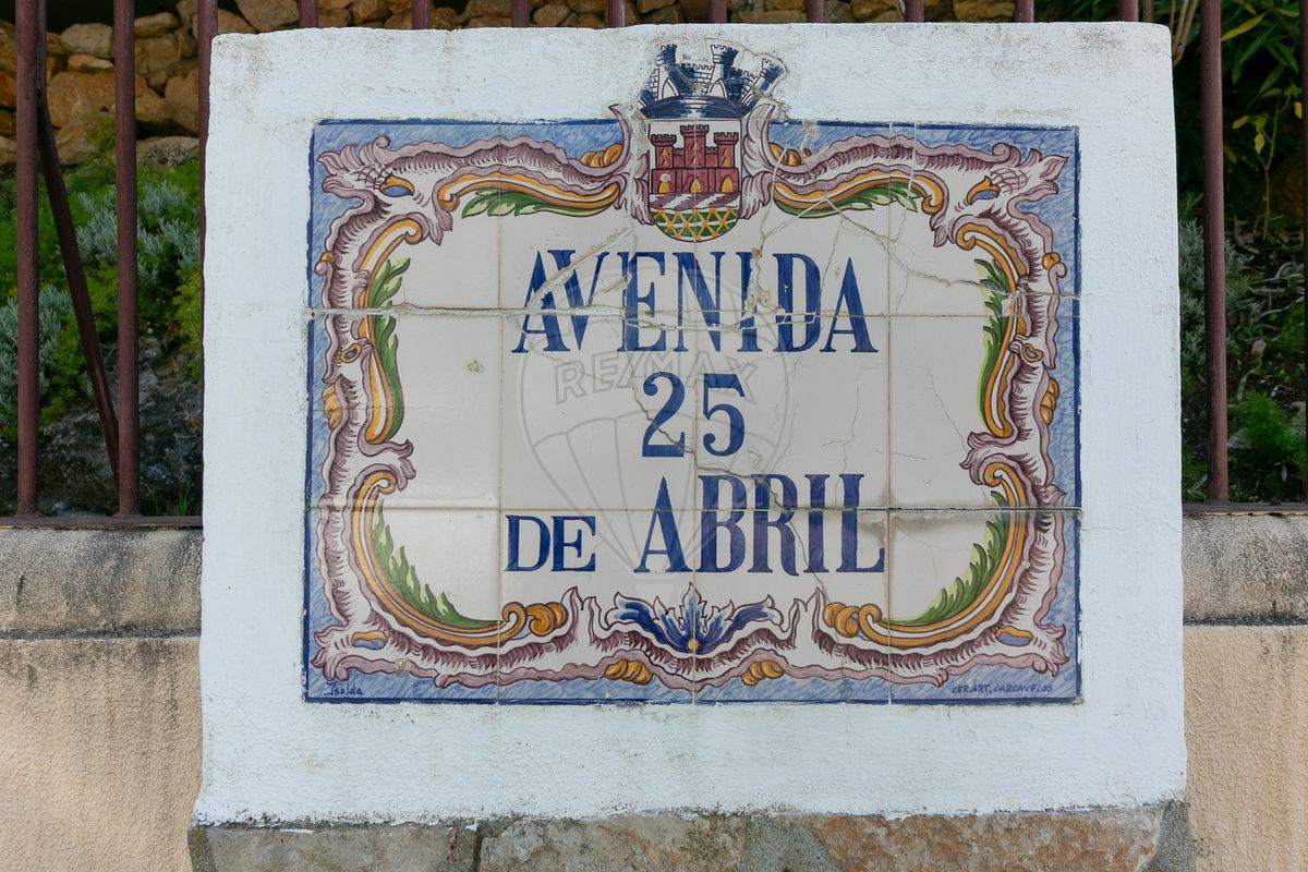 124161217-38