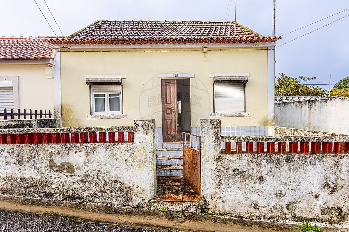 Moradia T2 em Vale de Santarém, €120.000