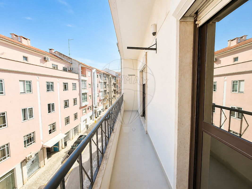 Apartamento T3 à venda em Almada