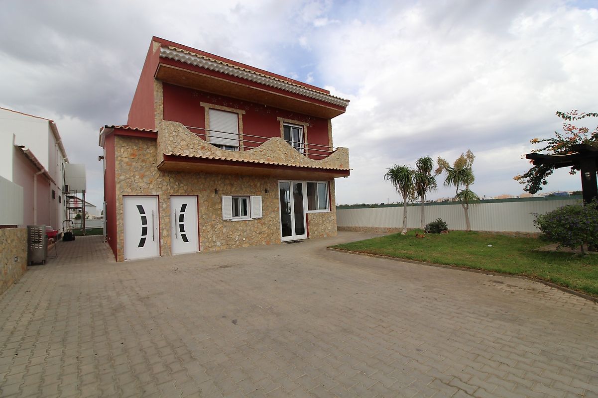 Moradia T6 à venda em Olhão