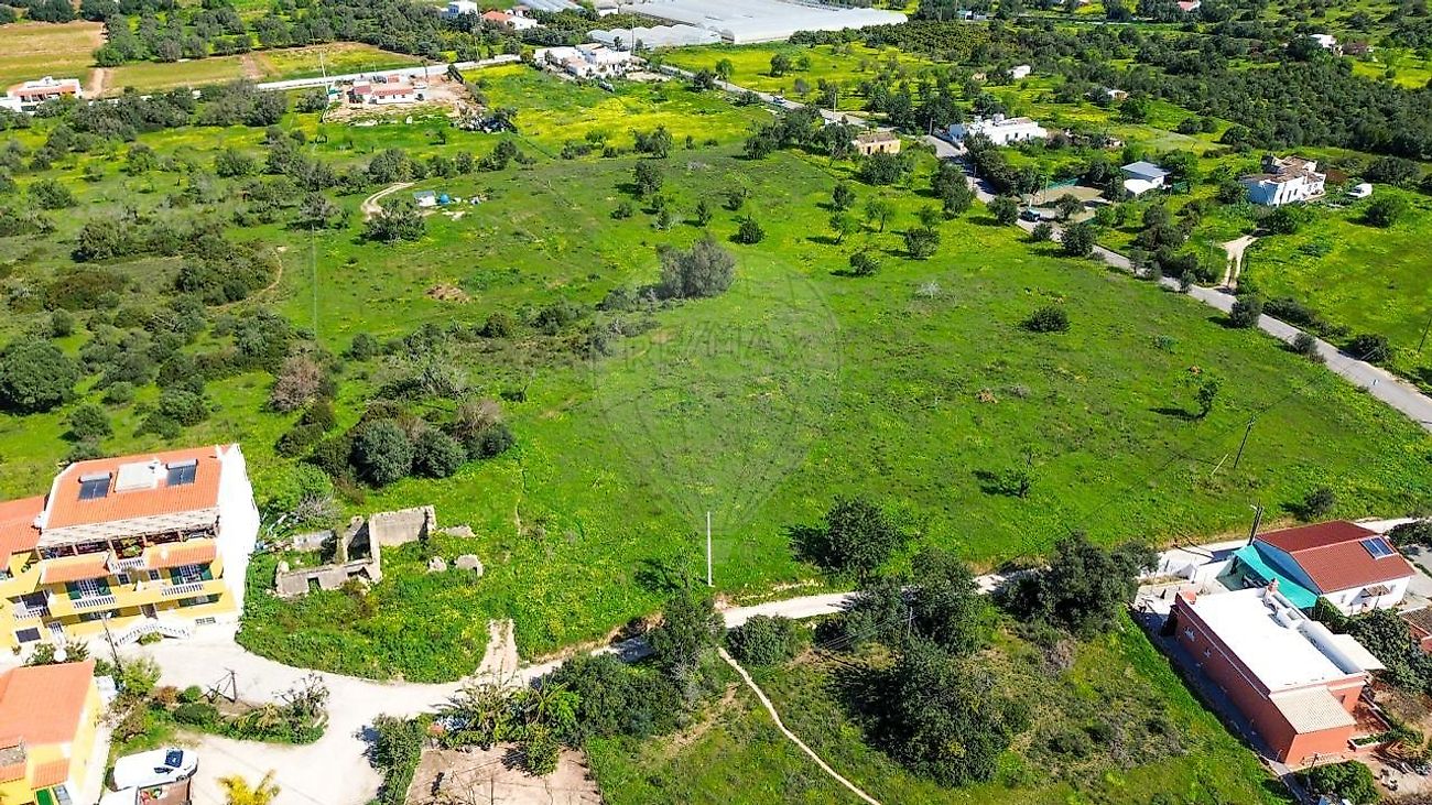 Terreno T2 à venda em Olhão