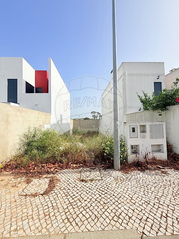 Terreno à venda em Olhão