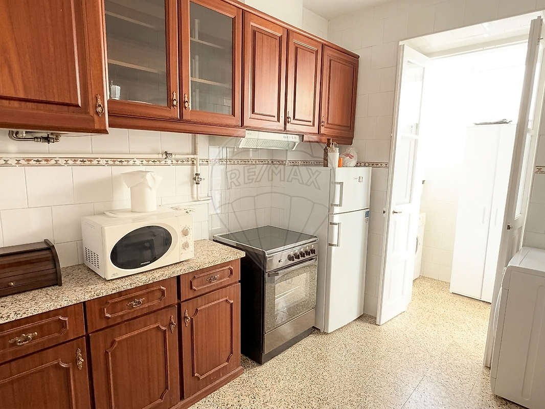 Moradia T4 à venda em Coimbra (Sé Nova, Santa Cruz, Almedina e São Bartolomeu), Coimbra — foto 2