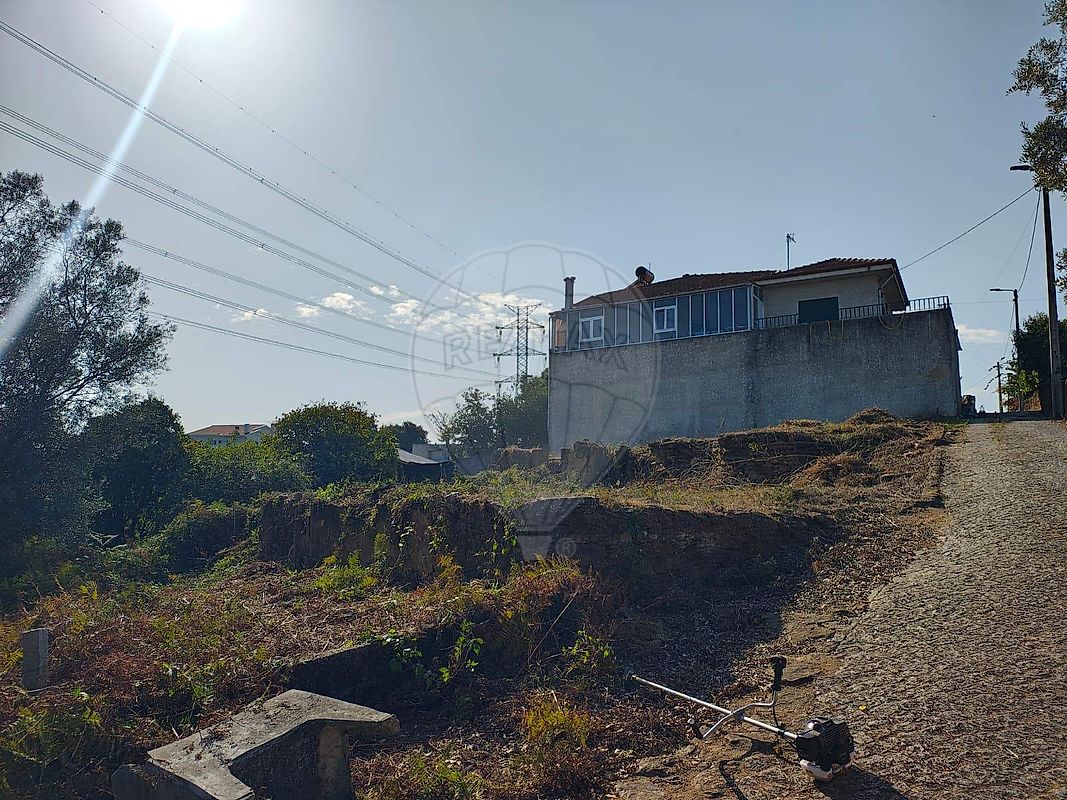 Terreno à venda em Vila Nova de Gaia