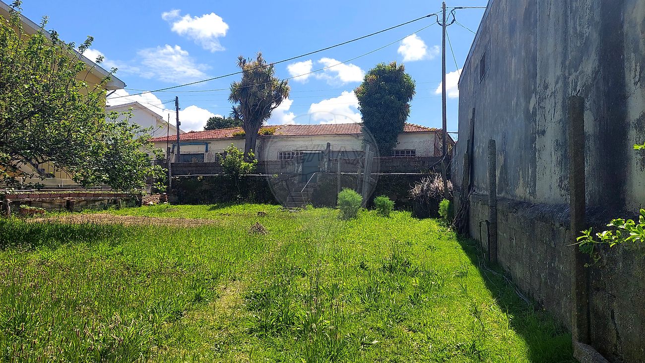Terreno à venda em Vila Nova de Gaia