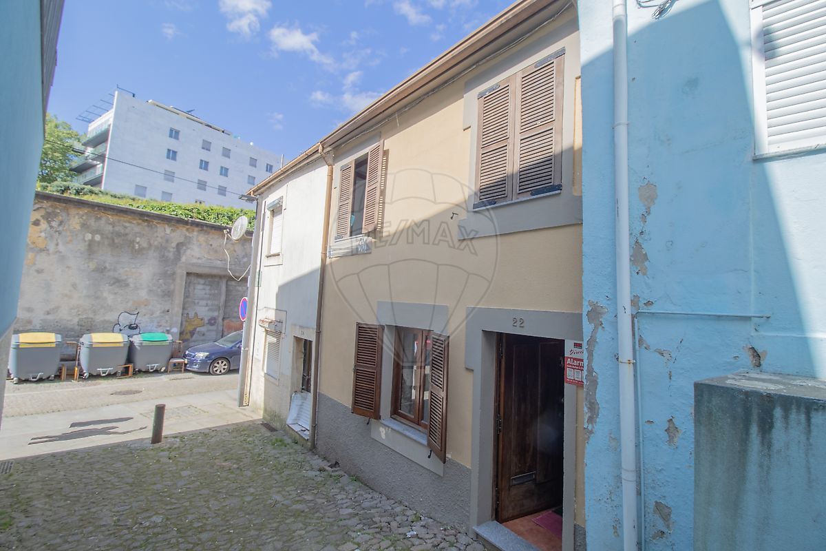 Prédio T2 à venda em Porto