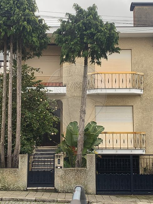 Moradia T5 à venda em Vila Nova de Gaia
