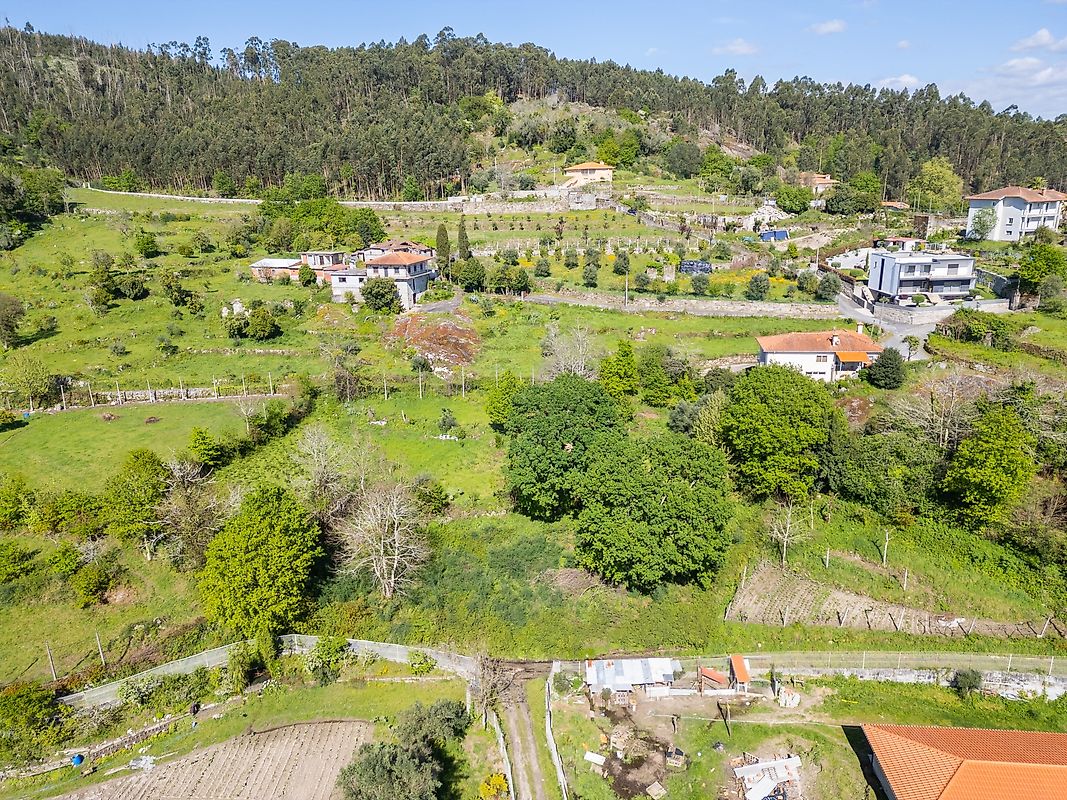 Terreno à venda em Póvoa de Lanhoso