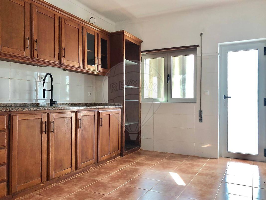 listing 124241022-146 picture-0