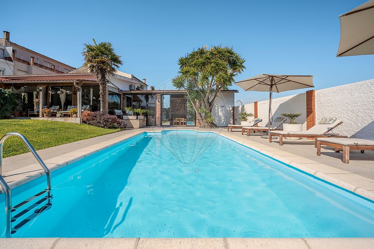 Moradia T8 para venda