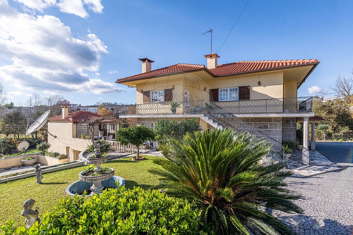 Moradia T4 para venda