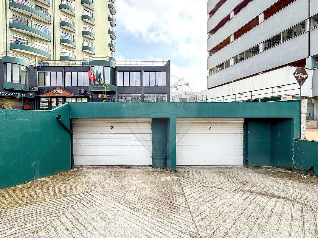 Garagem para arrendar em Braga