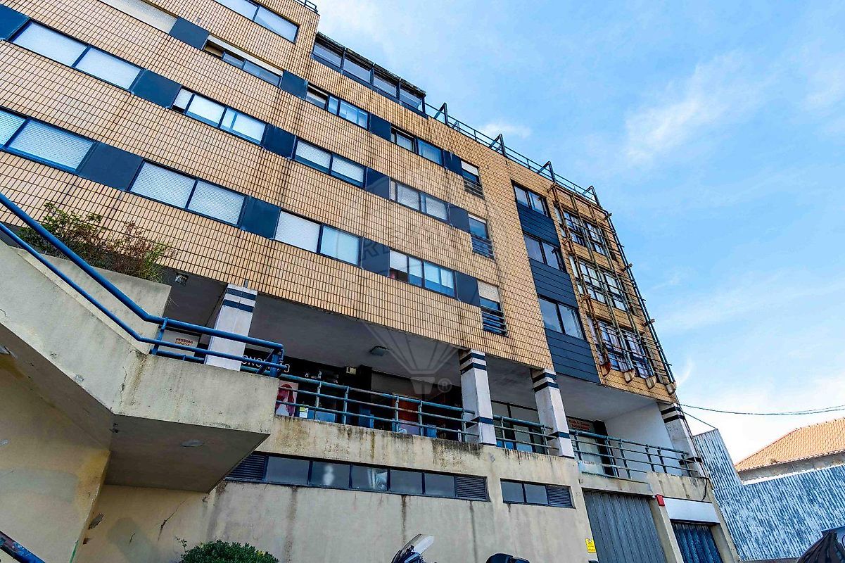 Apartamento T6 à venda em Vila Nova de Gaia