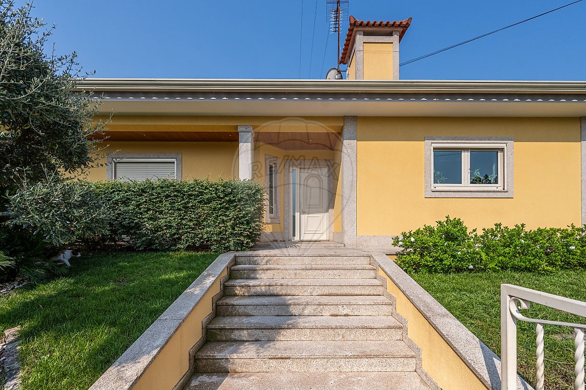 Moradia T3 - Campos e Louredo, Póvoa de Lanhoso, Braga