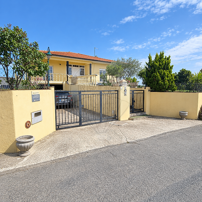 Moradia T4 em Izeda, Calvelhe e Paradinha Nova, €355.000