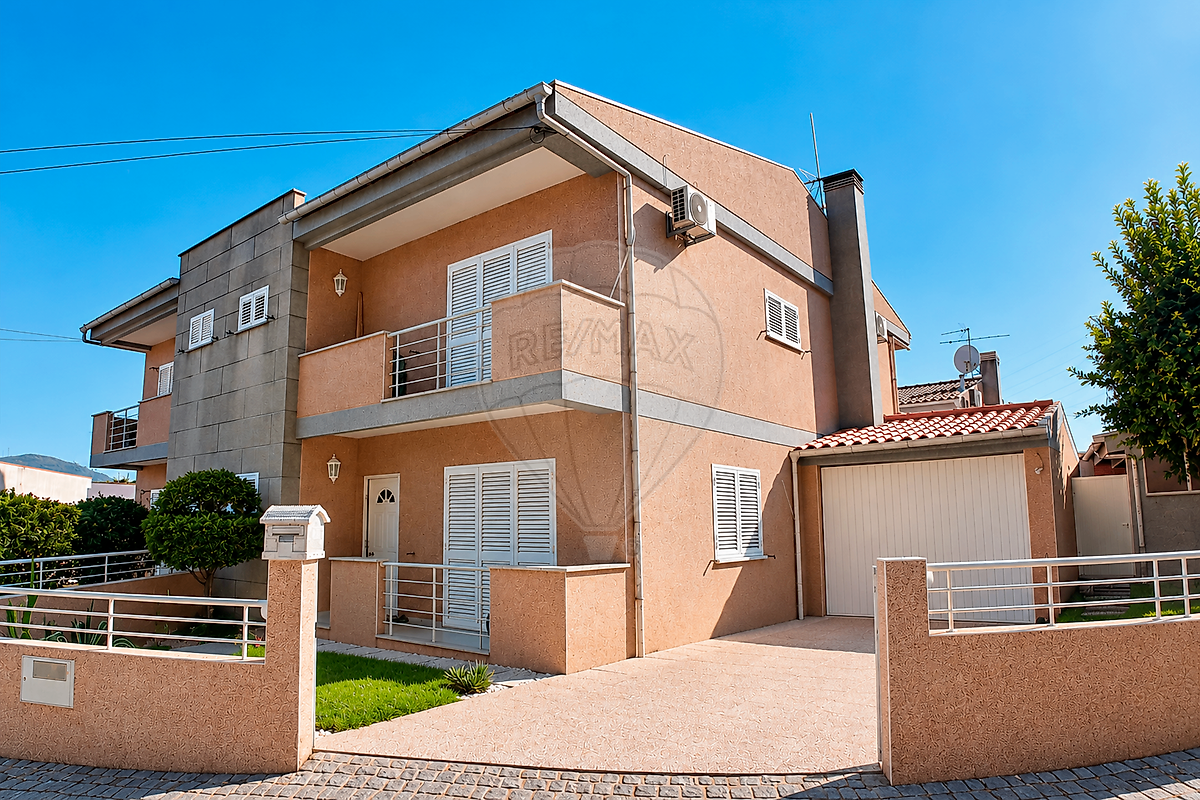Moradia T3 à venda em Amares