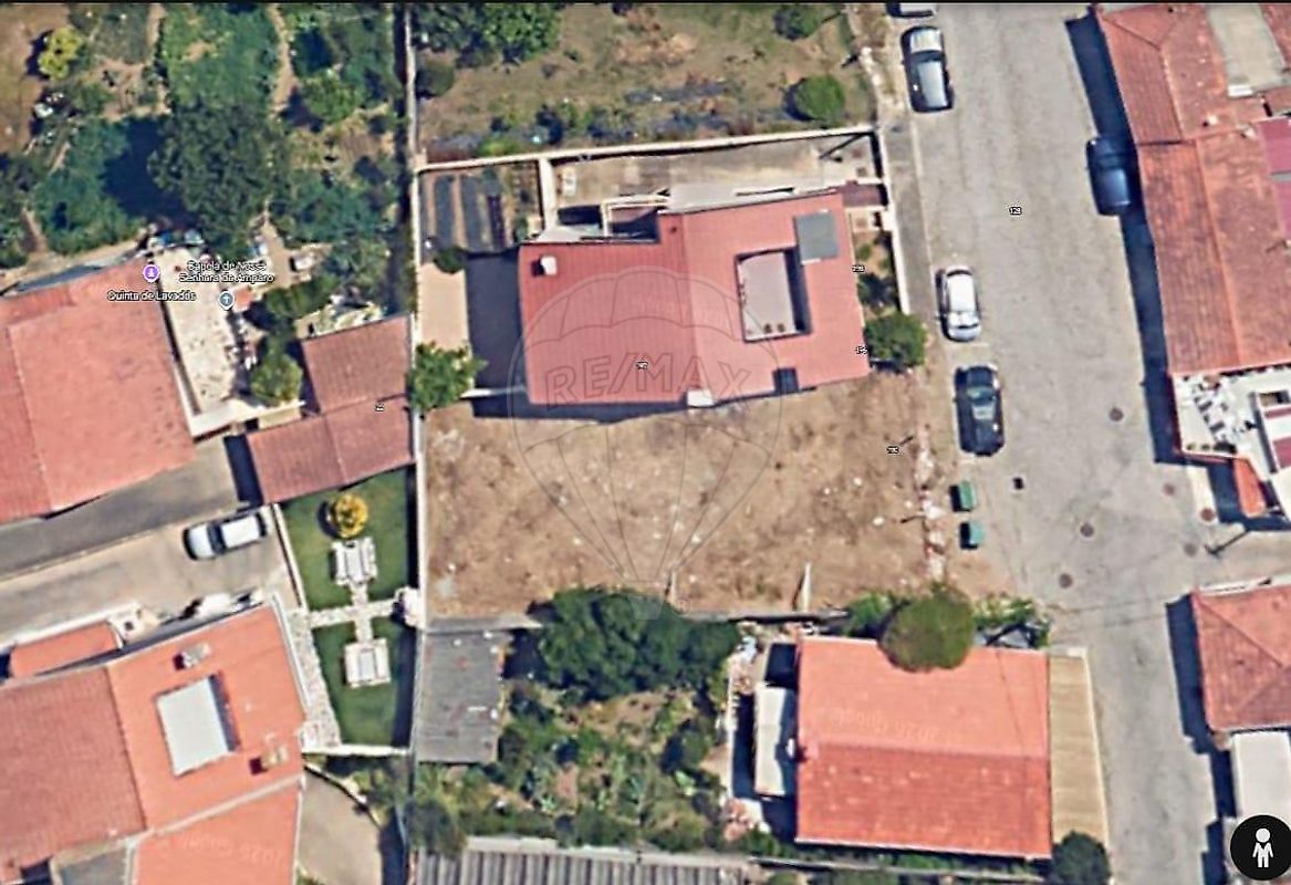 Terreno à venda em Vila Nova de Gaia
