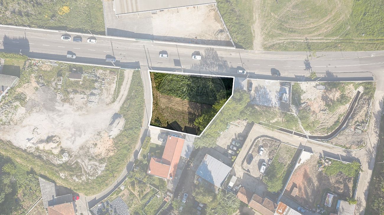 Terreno à venda em Santa Maria da Feira