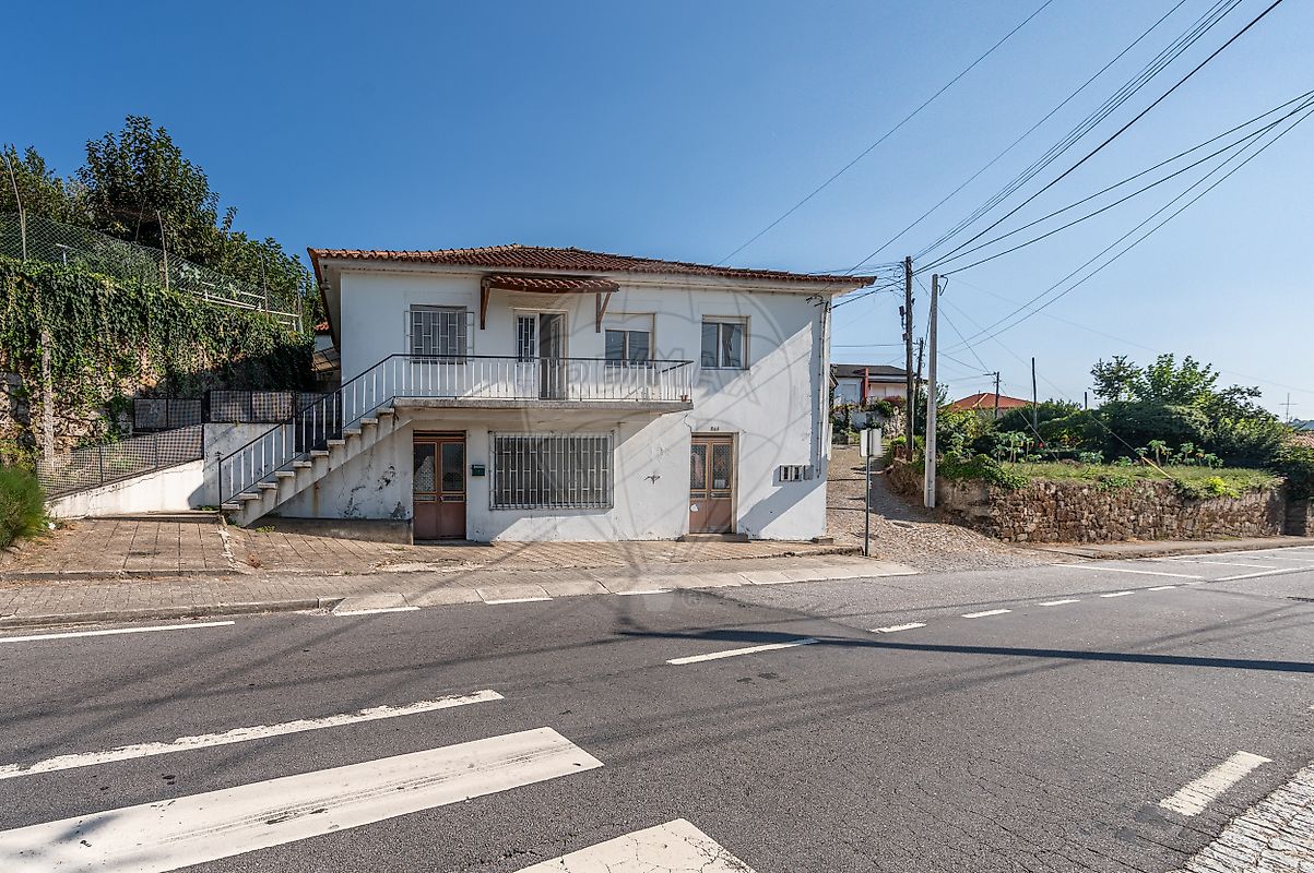 Moradia T4 à venda em Amarante