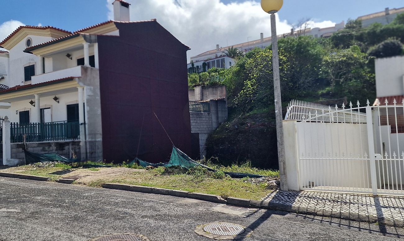 Land for sale in Nazaré, Portugal — €76,000