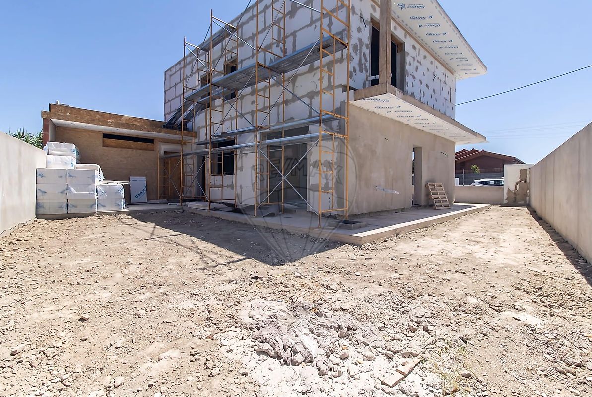 Moradia T4 à venda em Santo António da Charneca, Barreiro — foto 4