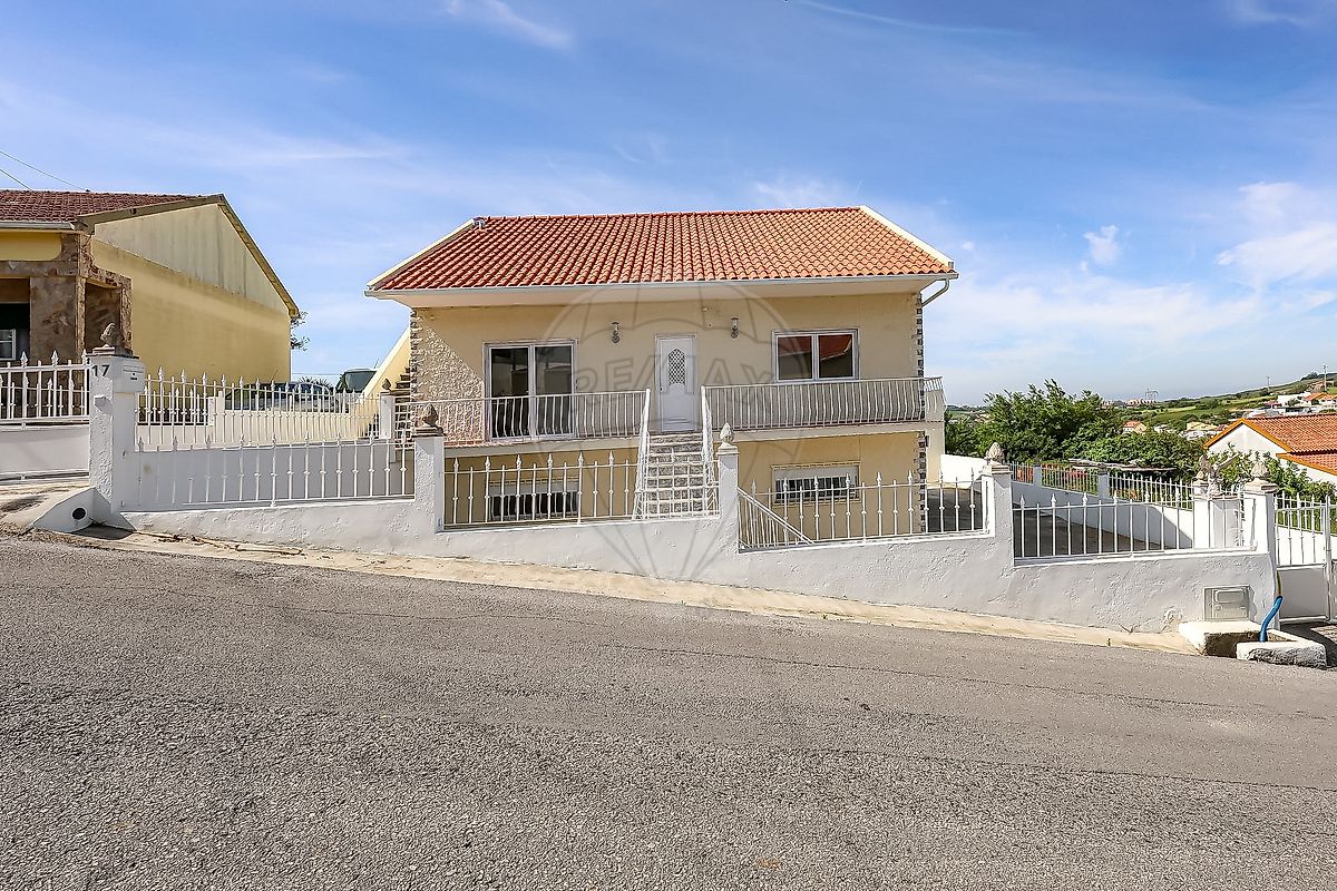 Moradia T3 à venda em Sobral de Monte Agraço