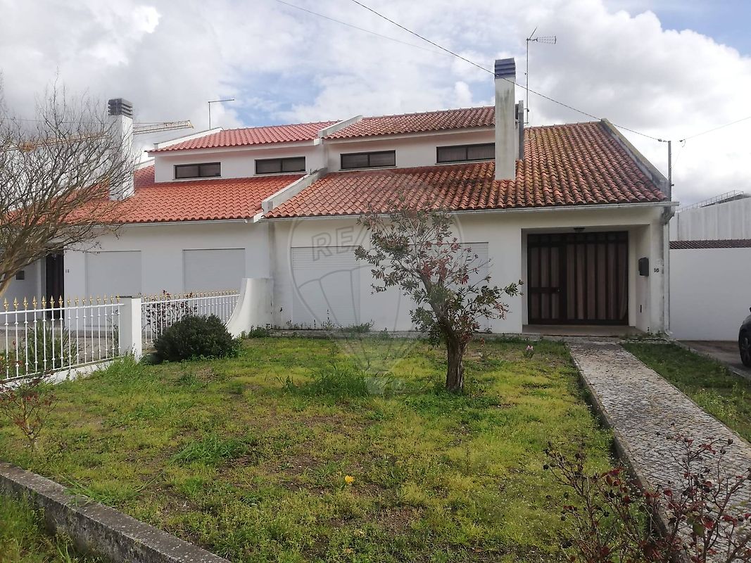 Moradia T4 para arrendar em Alcobaça