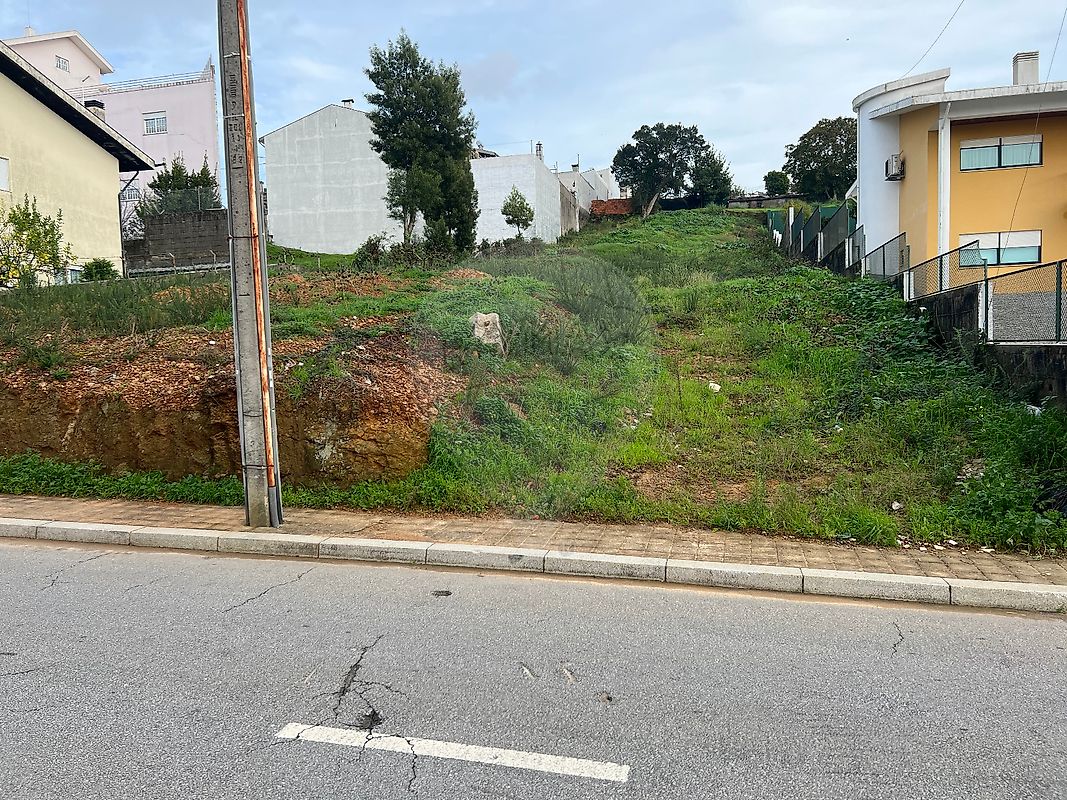 Land for sale in Gondomar, Portugal — €175,000
