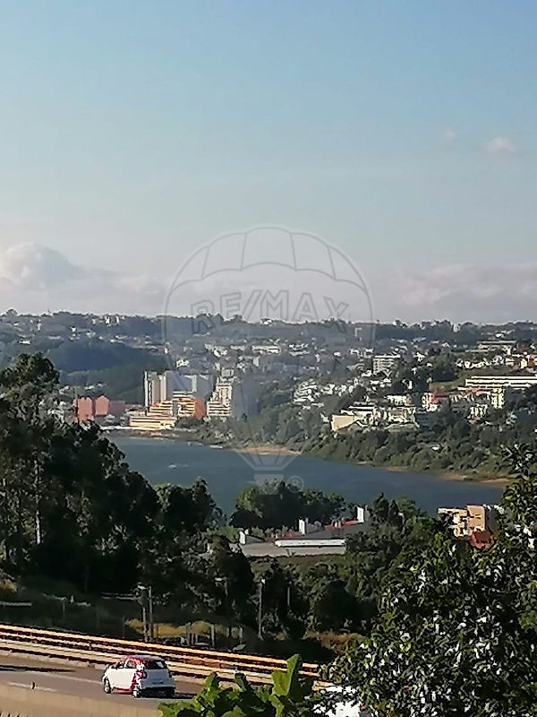 Terreno à venda em Vila Nova de Gaia