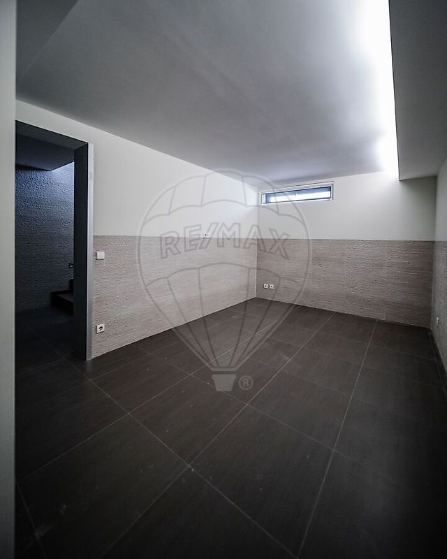 listing 124321365-3 picture-0