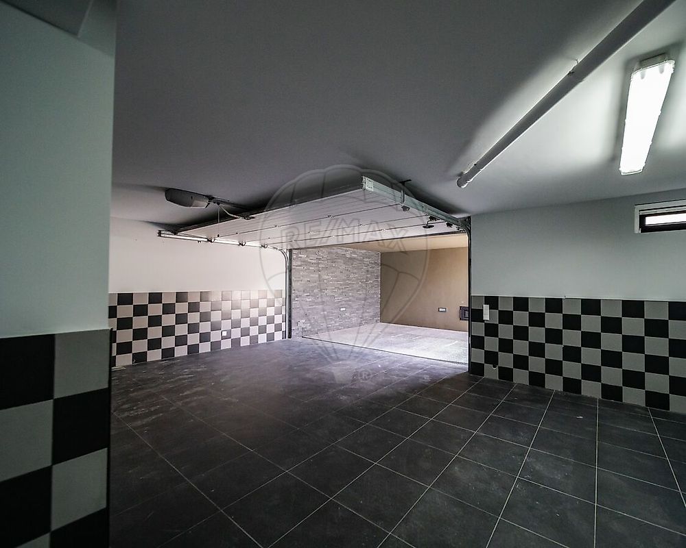 listing 124321365-3 picture-0
