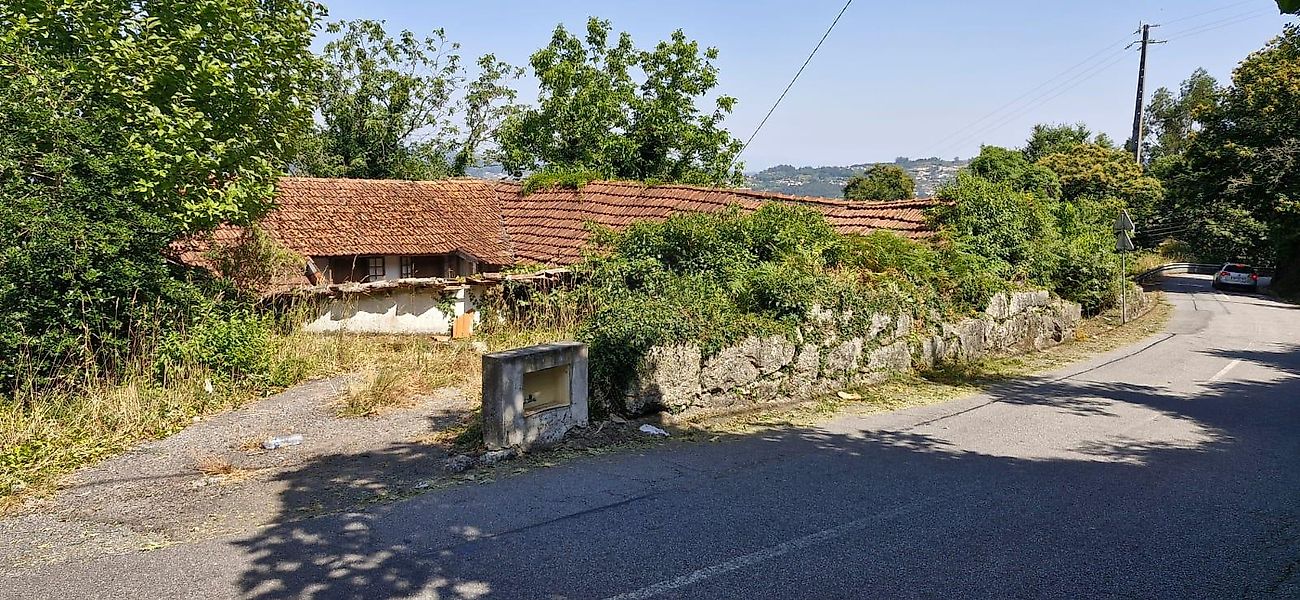Terreno à venda em Guimarães