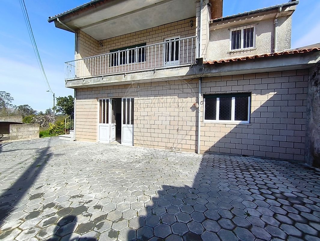 Moradia T5 à venda em Santa Maria da Feira