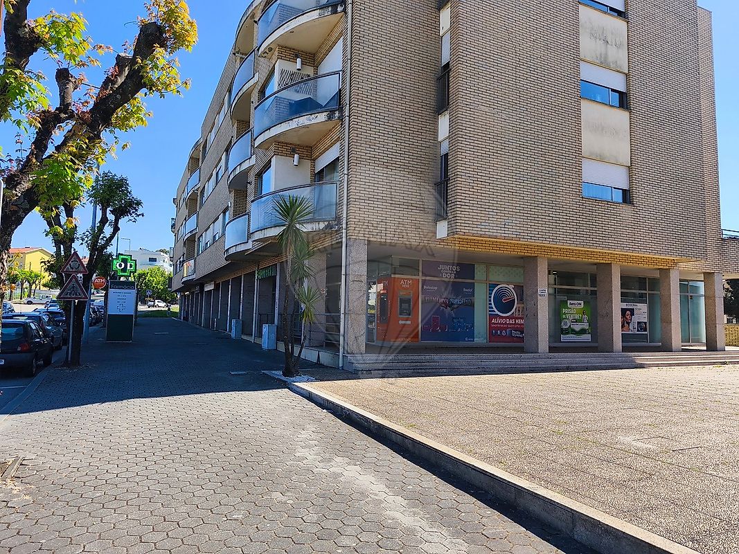 Loja - Santa Maria da Feira, Travanca, Sanfins e Espargo, Santa Maria da Feira, Aveiro