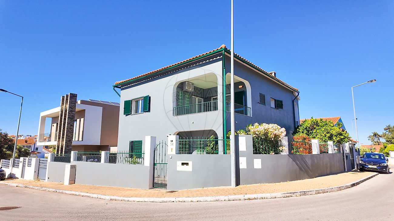 Moradia T3 à venda em Almada