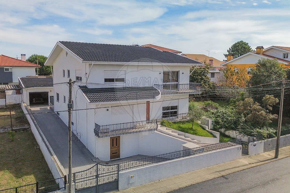 Moradia T4 em Mozelos, €375.000