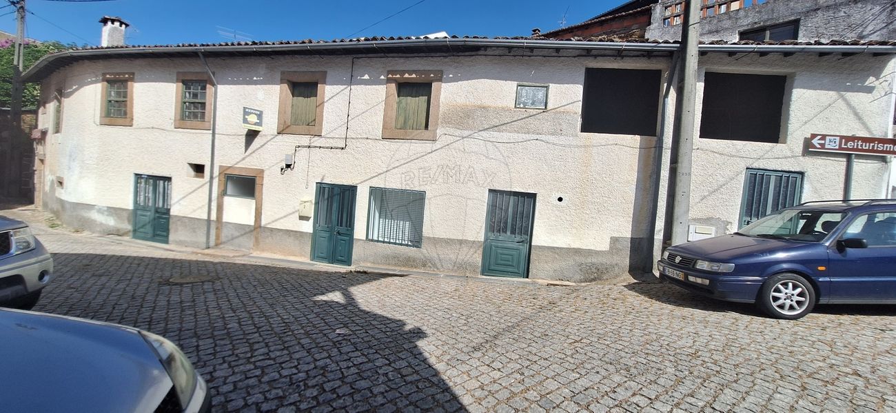 Moradia T4 para venda