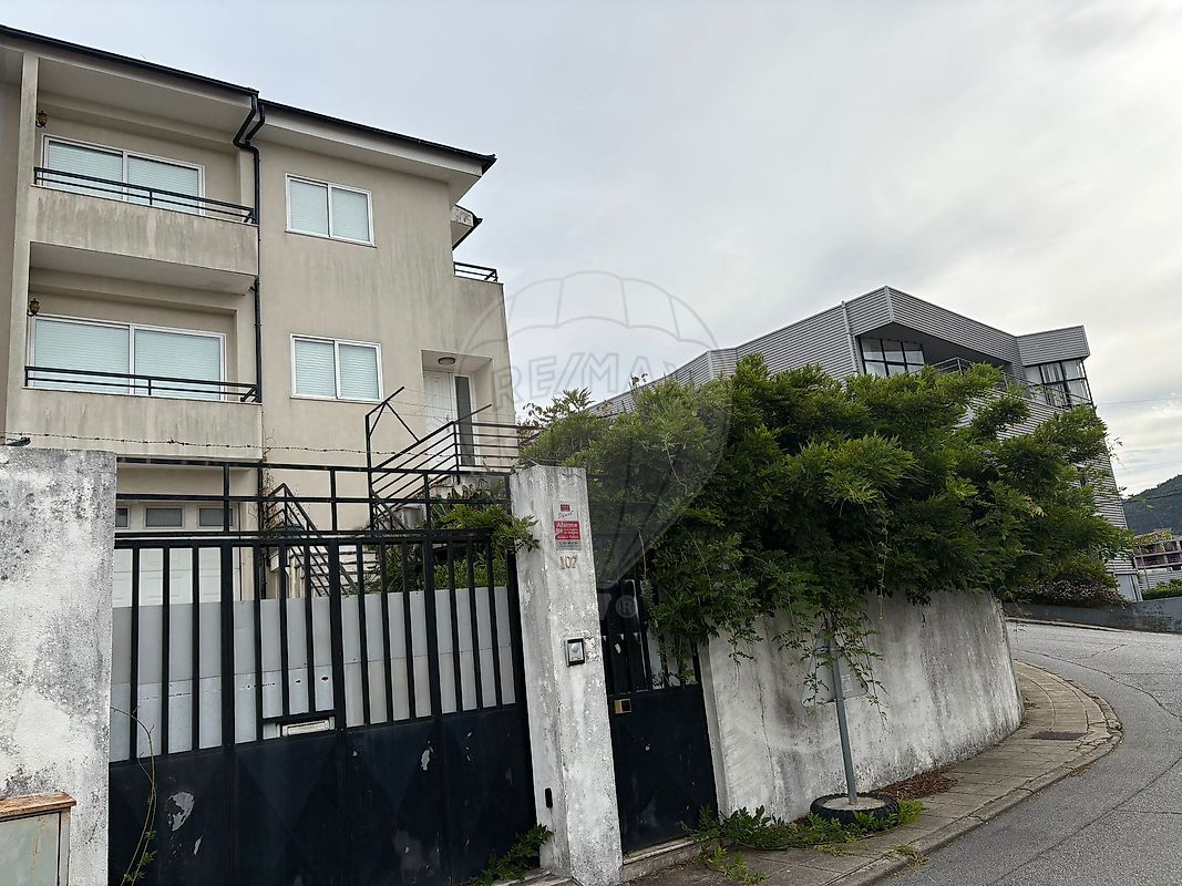 Moradia T4 para venda