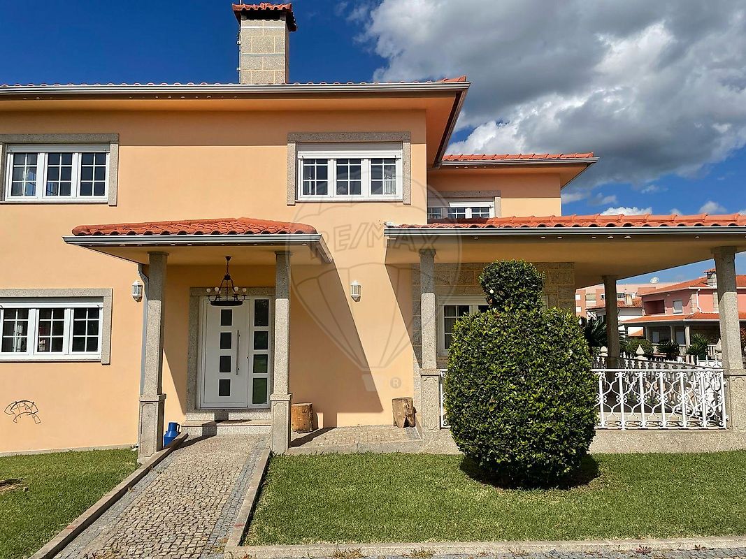 Moradia T4 à venda em Vila Verde