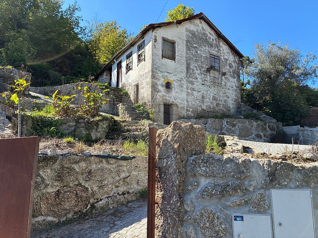 Moradia T2 à venda em Bouro (Santa Maria), €89.500